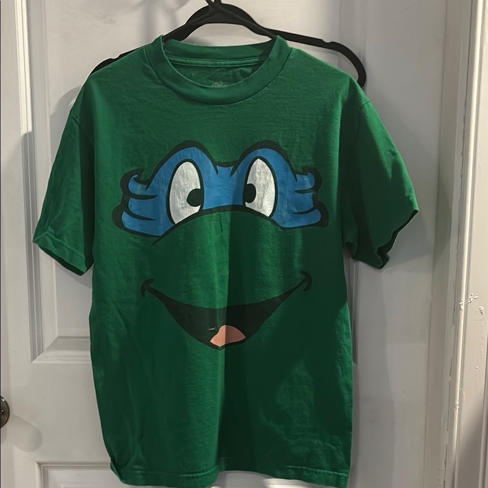 Medium youth TNMT- great shirt in EUC